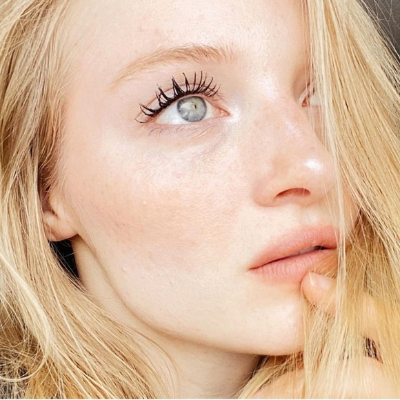 NIB Flesh Beauty Touch Flesh Highlighting Balm in Startle 100 - Picture 2 of 7